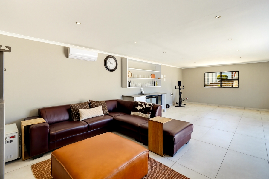 4 Bedroom Property for Sale in Pearl Marina Western Cape